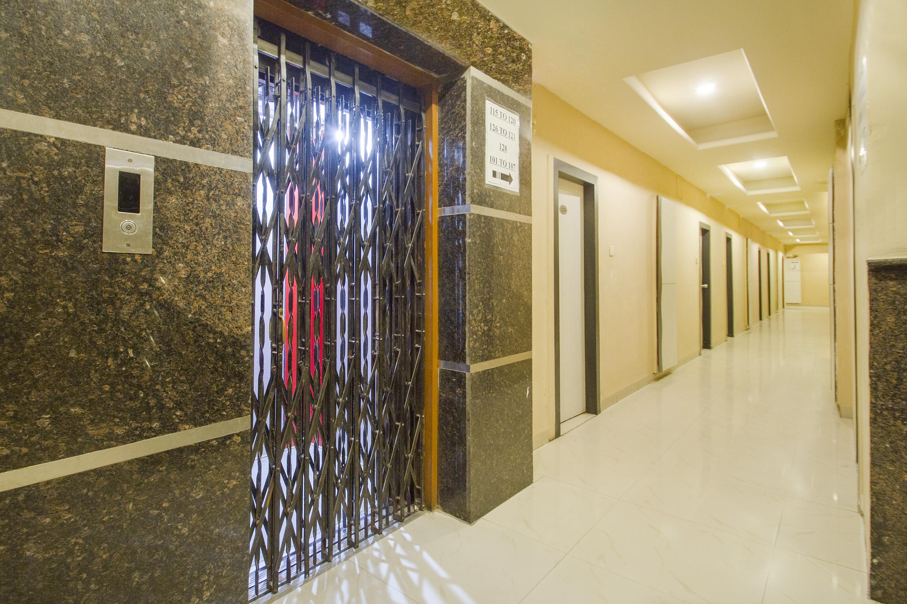 Super Oyo Capital O 11079 Prestige Hotel