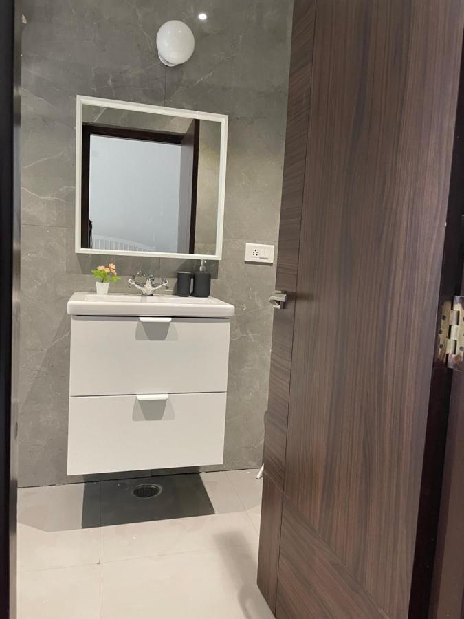 Bridge Service Apartment *