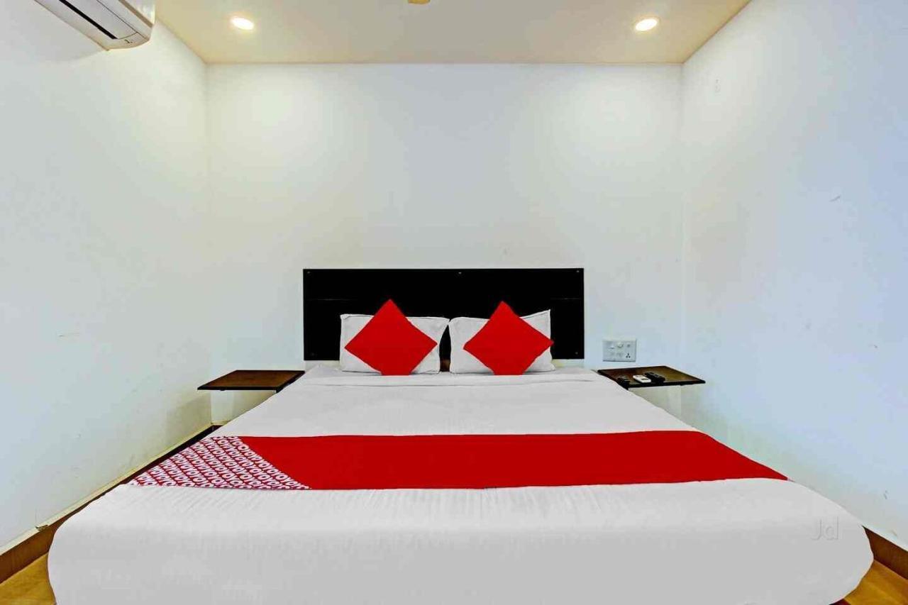 Hotel Oyo 83571 Meredian Grand 3*