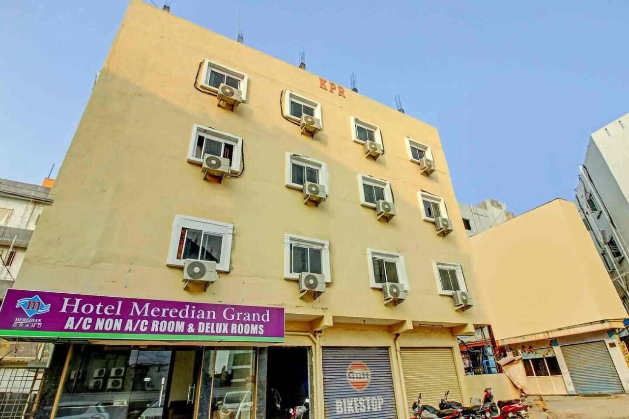 Hotel Oyo 83571 Meredian Grand 3*