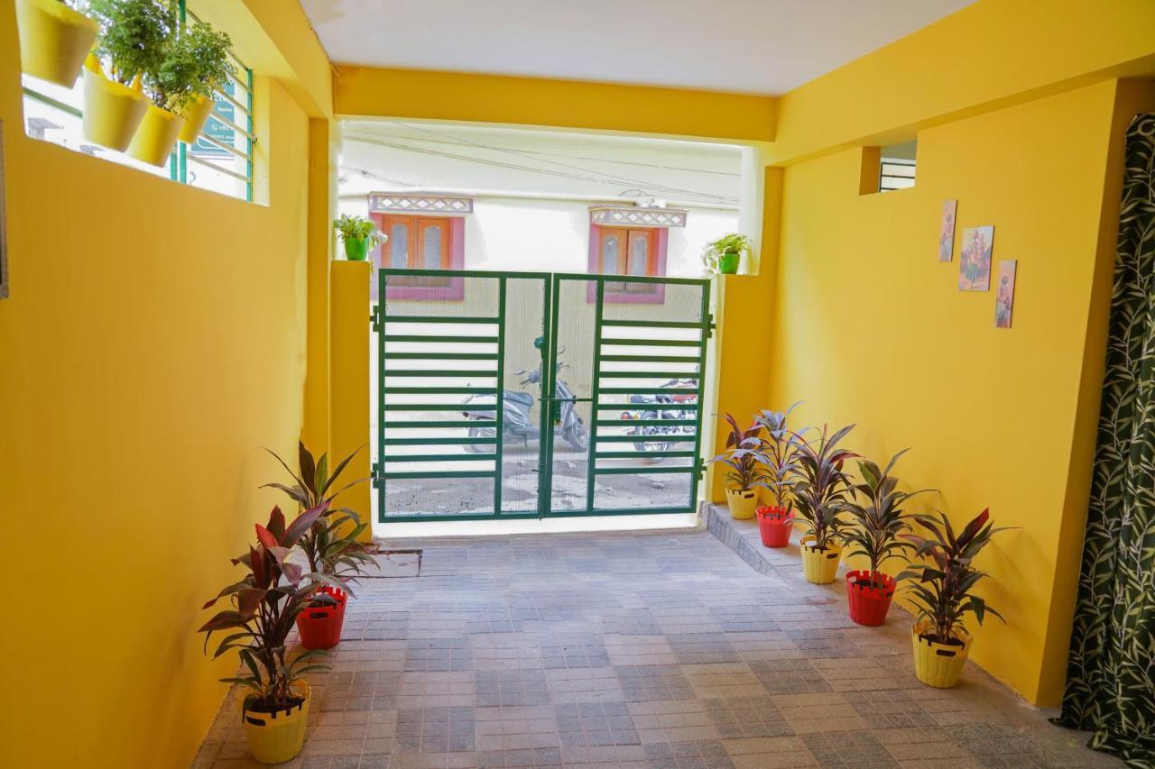Hotel Yellow Bells
