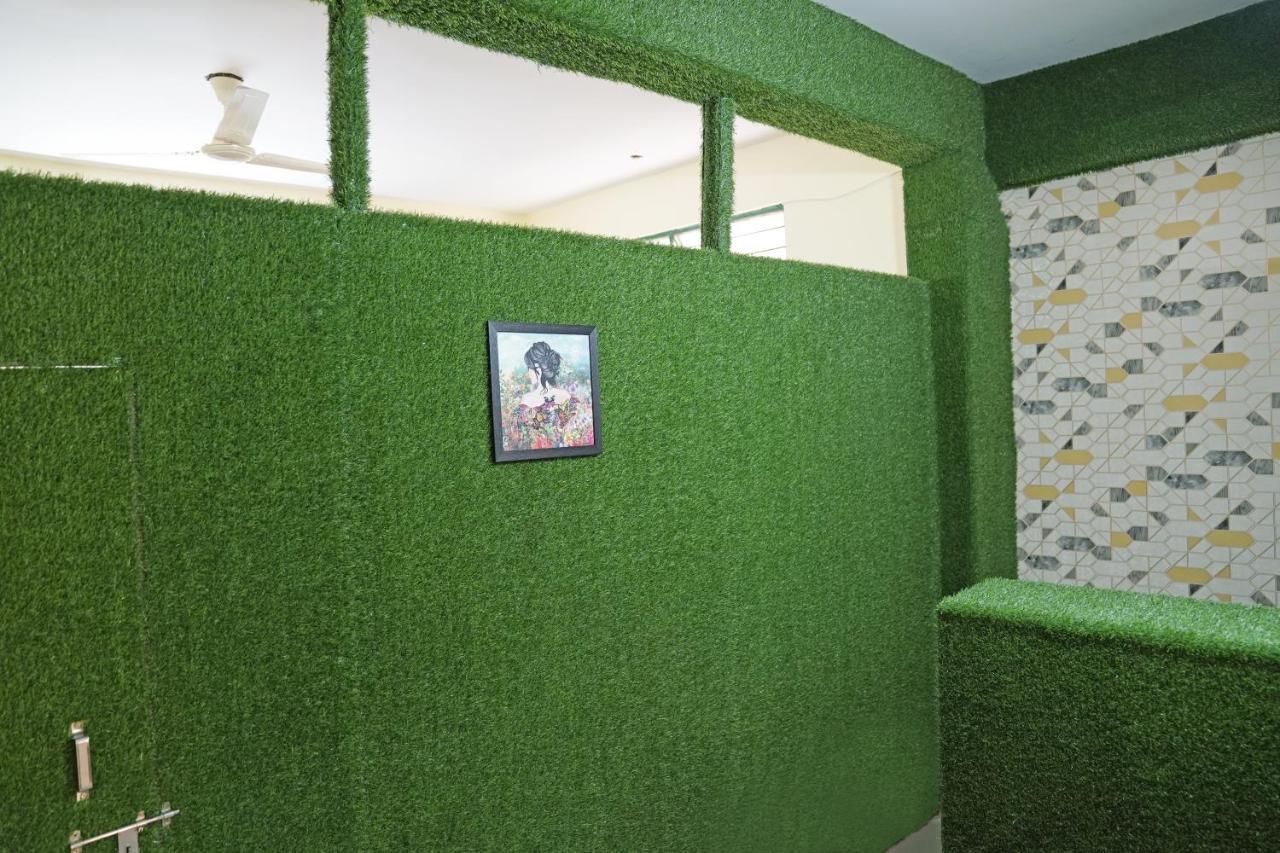 Hotel Yellow Bells 3*