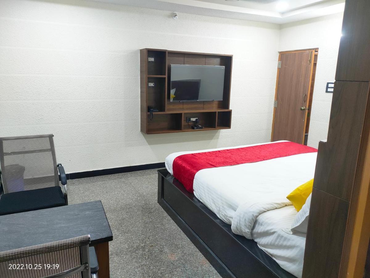 Hotel New Maruthi Inn, Lb Nagar