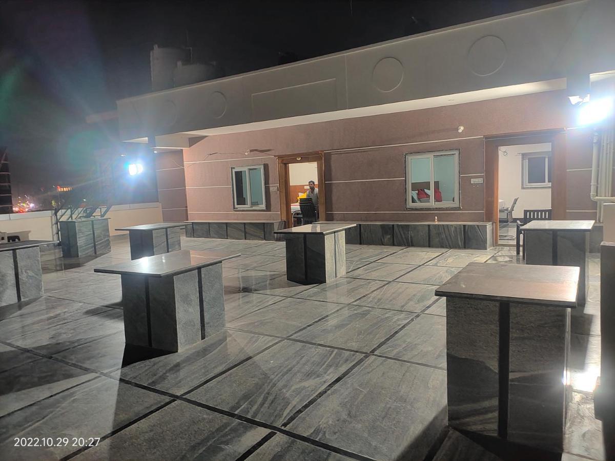 New Maruthi Inn, Lb Nagar Hotel