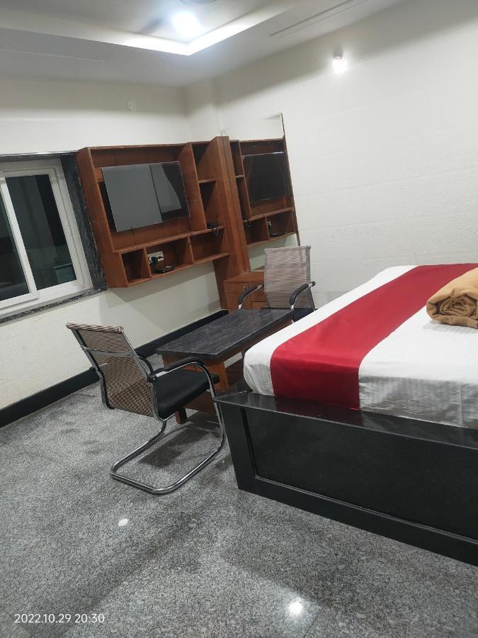 New Maruthi Inn, Lb Nagar Hotel