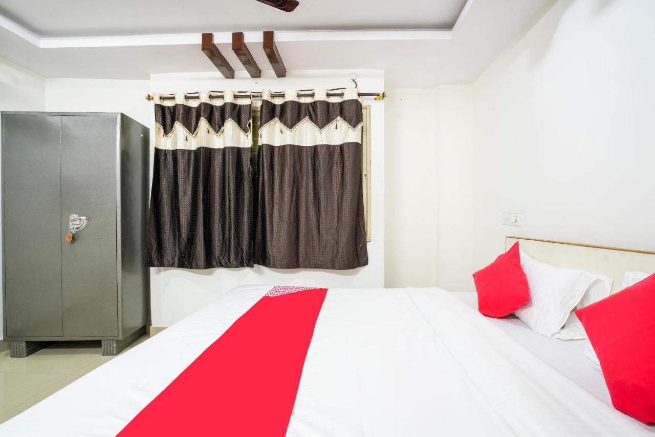Hotel Super Oyo Sa Thirumala Residency Near Himayantnagar