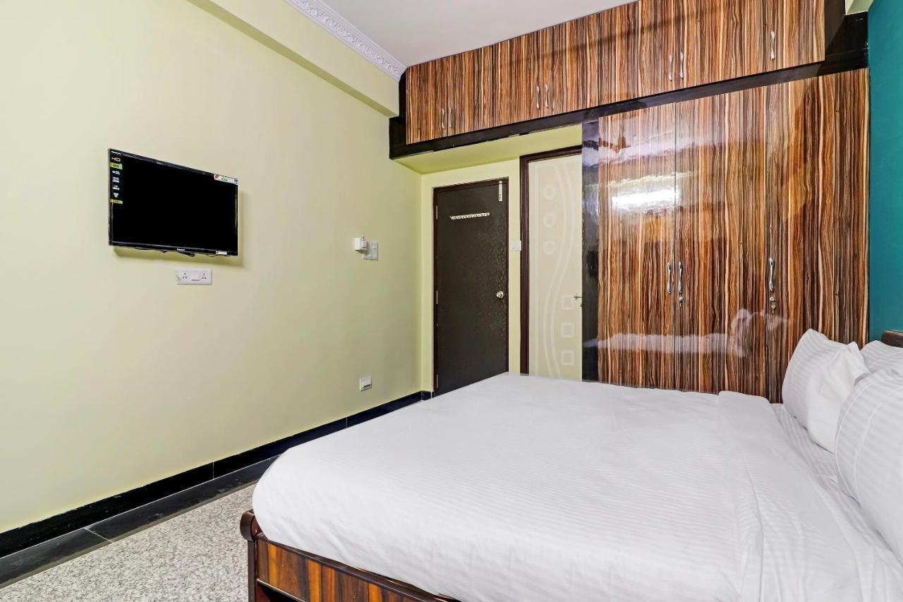 Hotel Collection O 80304 Pnr Banjara Hills Near Lv Prasad Hospital