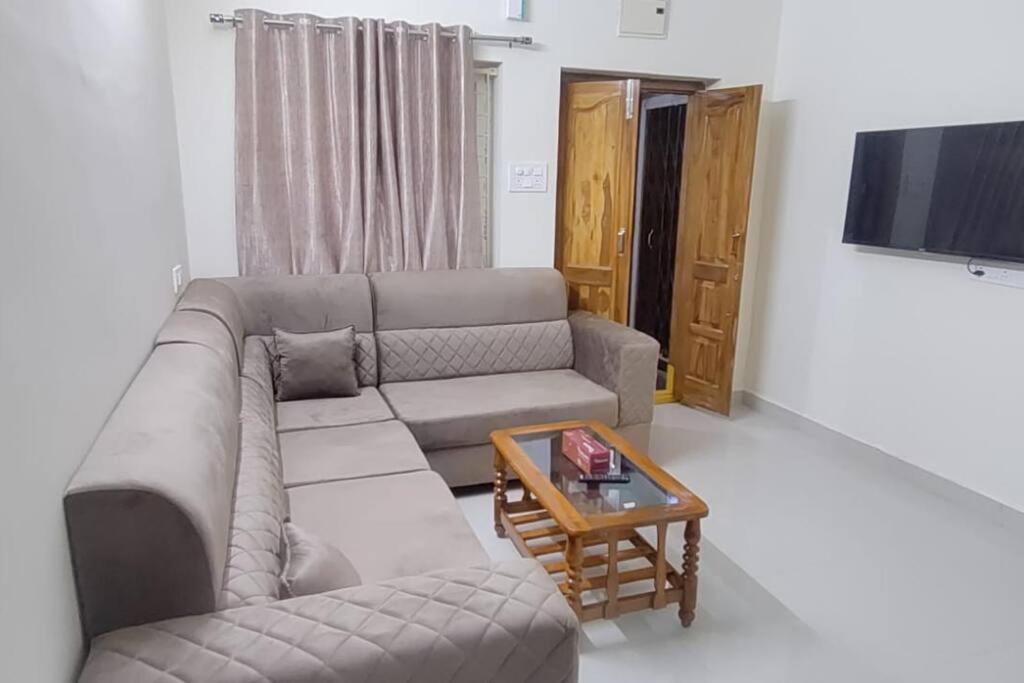 Servostay Fully Furnished 2 Bhk In Hafeezpet #102 Apartment Hyderabad