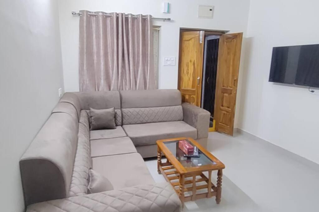 Servostay 2 Bhk Fully Furnished In Hafeezpet #201 Apartment Hyderabad