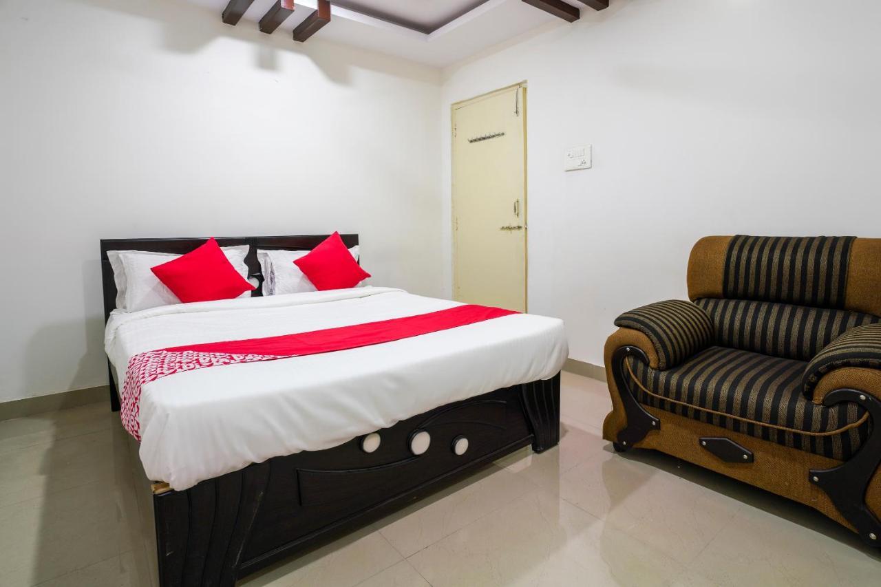 Hotel Super Oyo Sa Thirumala Residency Near Himayantnagar 3*