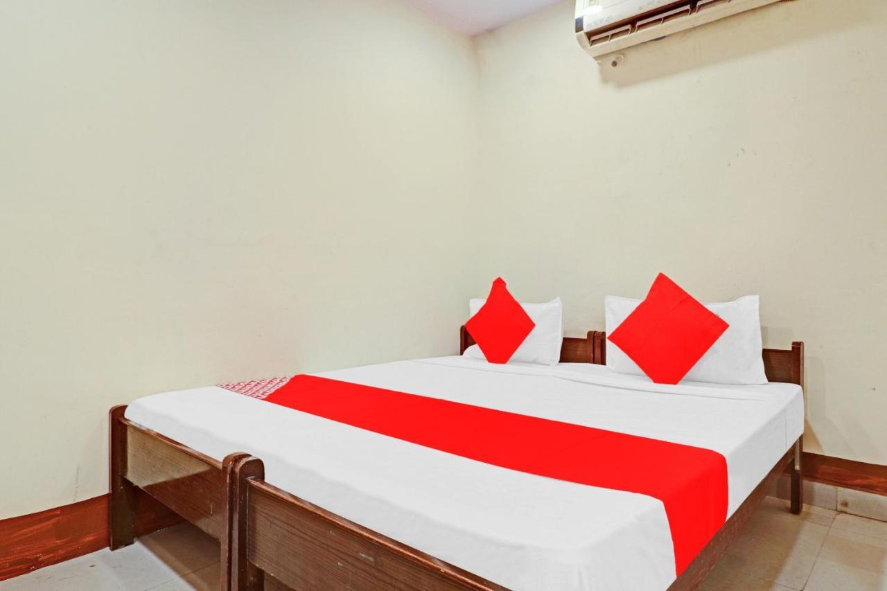 Hotel Sri Sai Dwaraka Residency Near Secunderabad Railway Station 3*