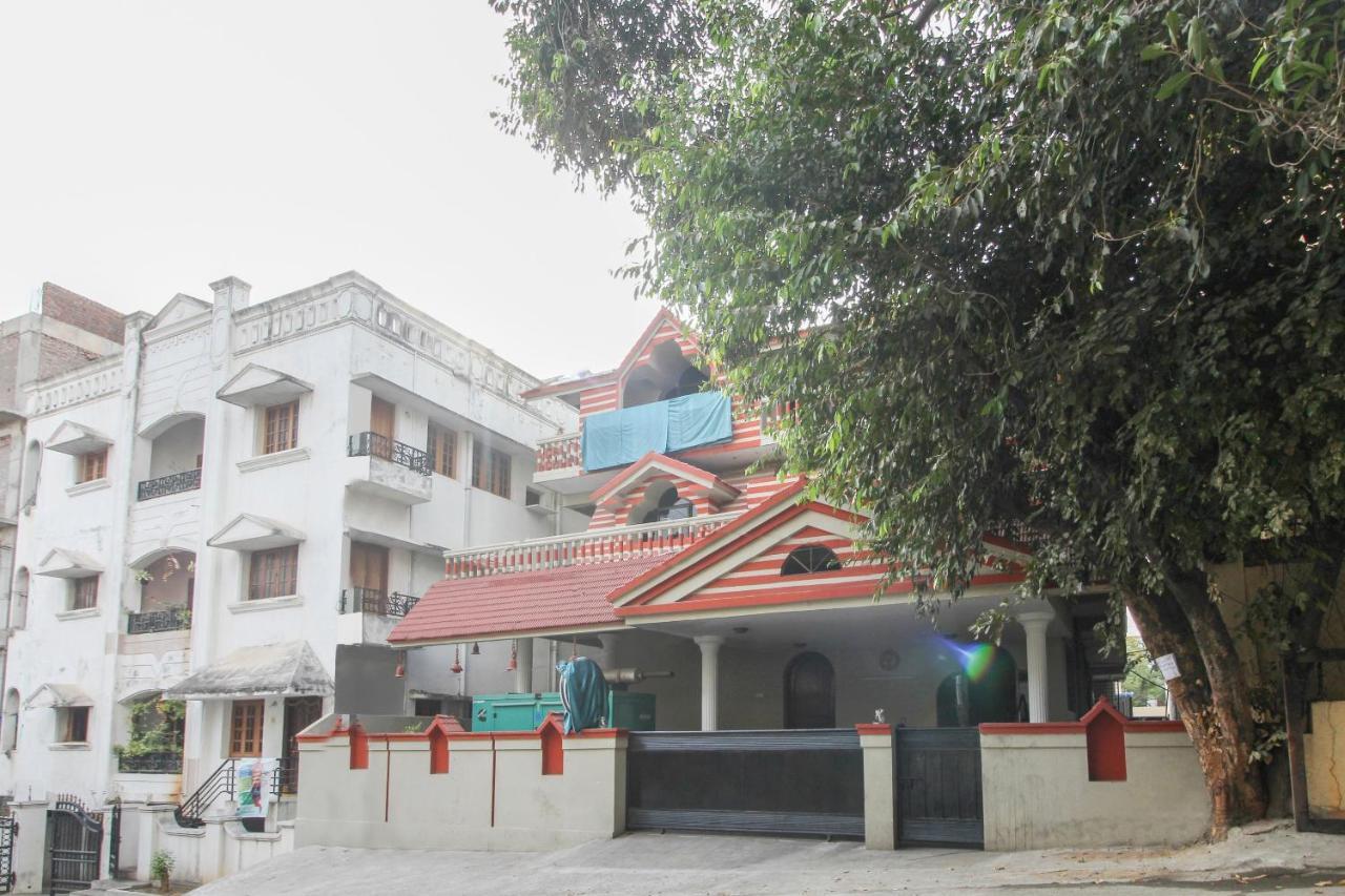Hotel Collection O White House Silverkey Near Film Nagar 4*