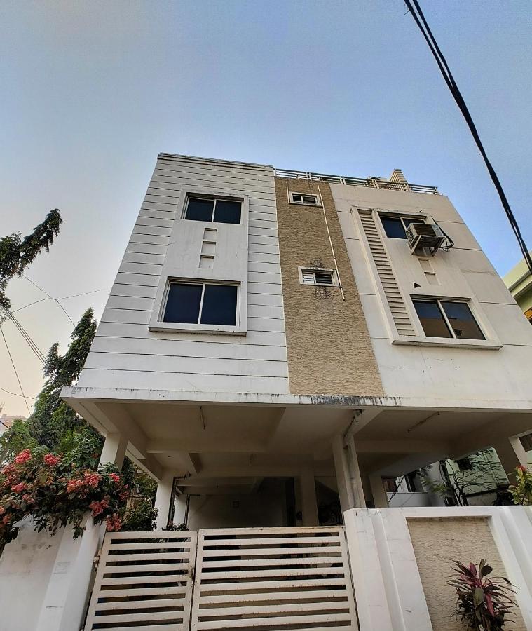 Nk Homes 202 - 2bhk Homestay - Fast Wifi, Fully Furnished Homestay Hyderabad