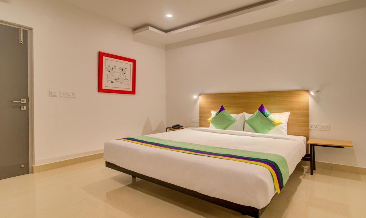 Hotel Treebo De Alphabet Kondapur 3*