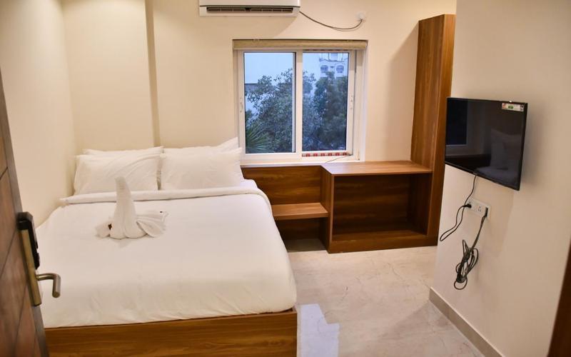 Dhruv Elite And Banquets Hotel