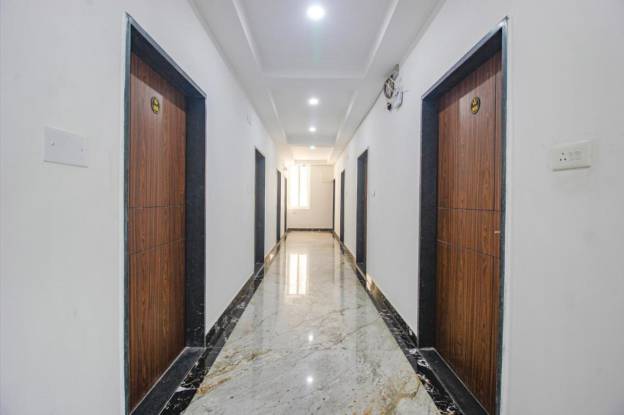Fabhotel W Grand Suites - Nr Lanco Hills, Manikonda 3*