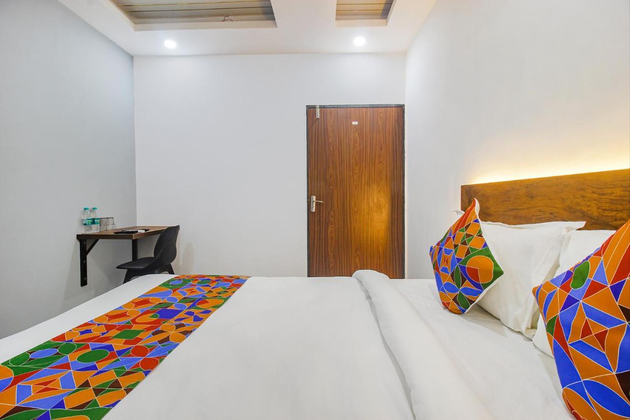 Fabhotel W Grand Suites - Nr Lanco Hills, Manikonda 3*