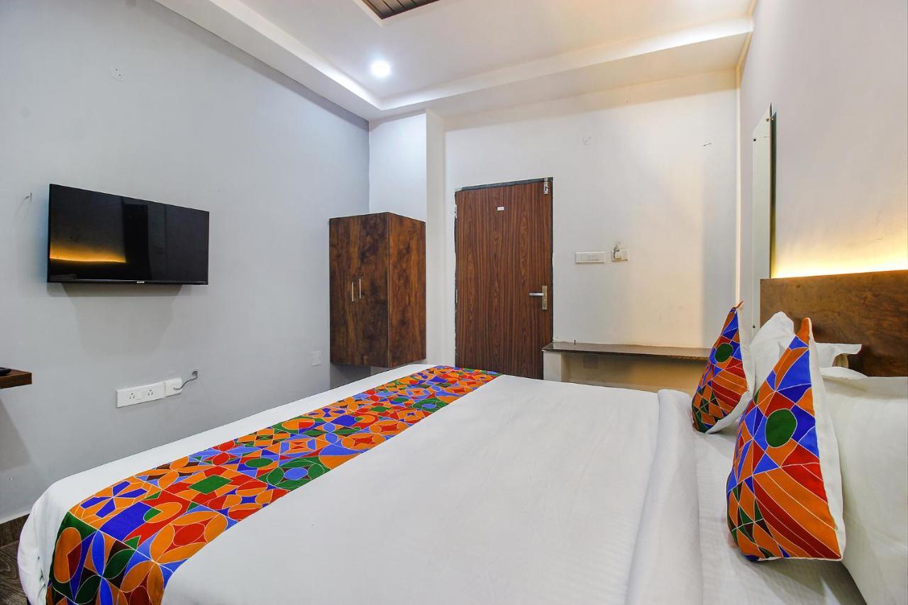 Fabhotel W Grand Suites - Nr Lanco Hills, Manikonda