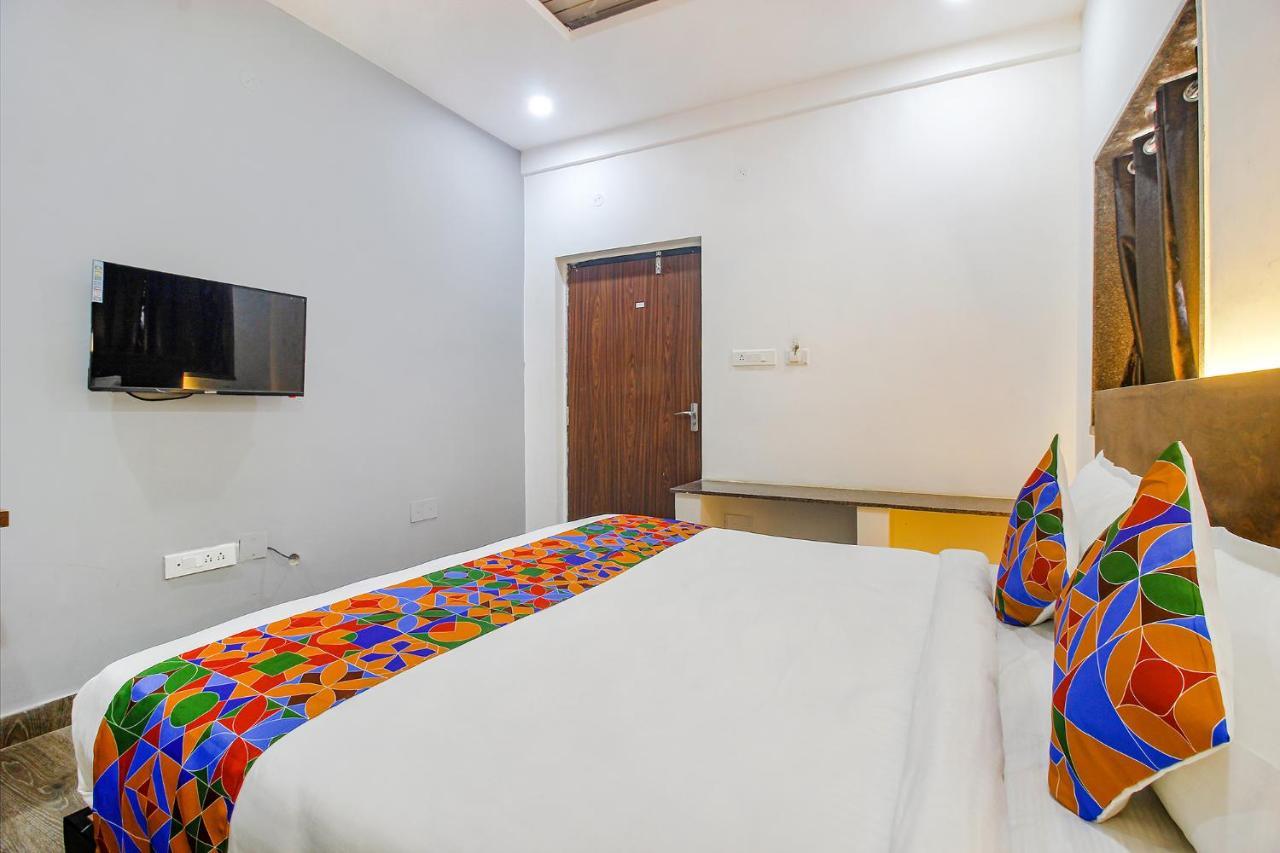 Fabhotel W Grand Suites - Nr Lanco Hills, Manikonda 3*