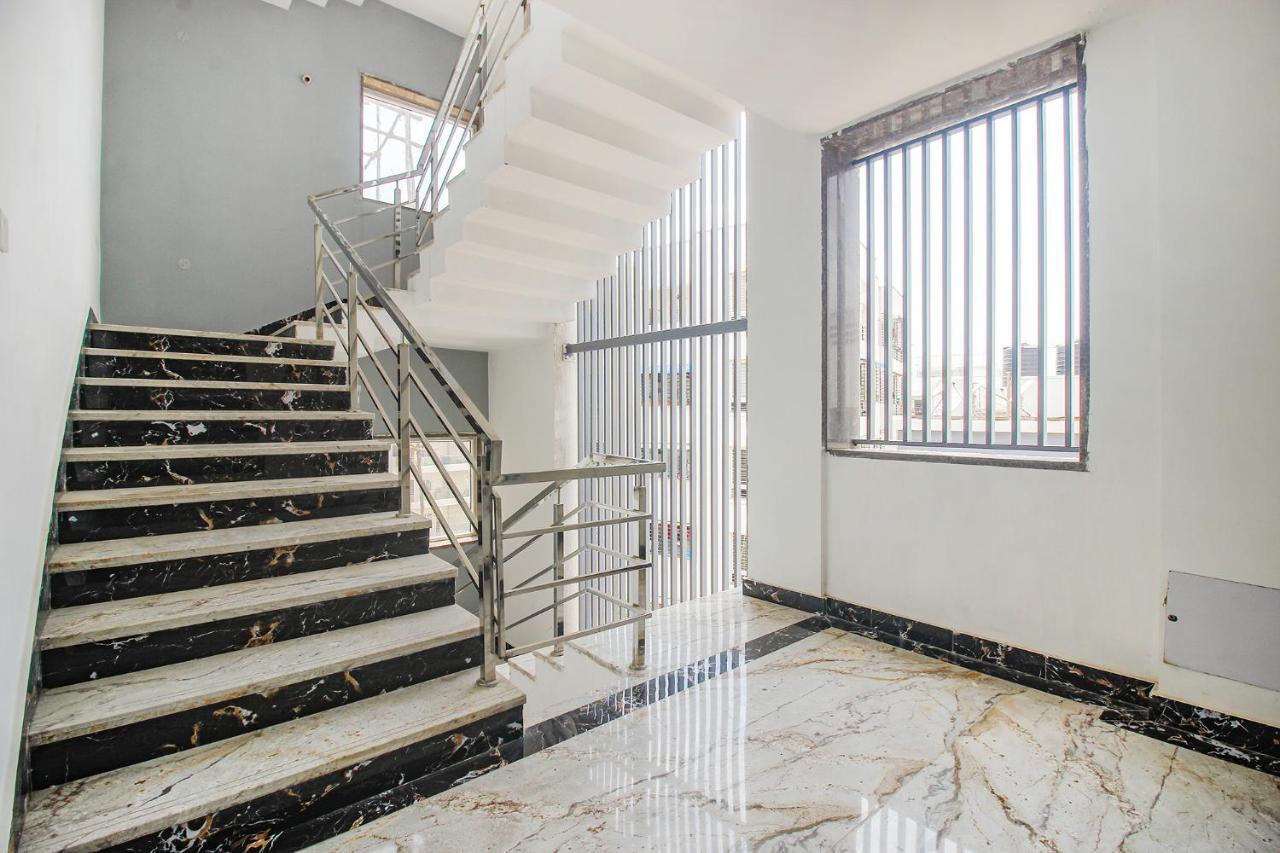 Fabhotel W Grand Suites - Nr Lanco Hills, Manikonda