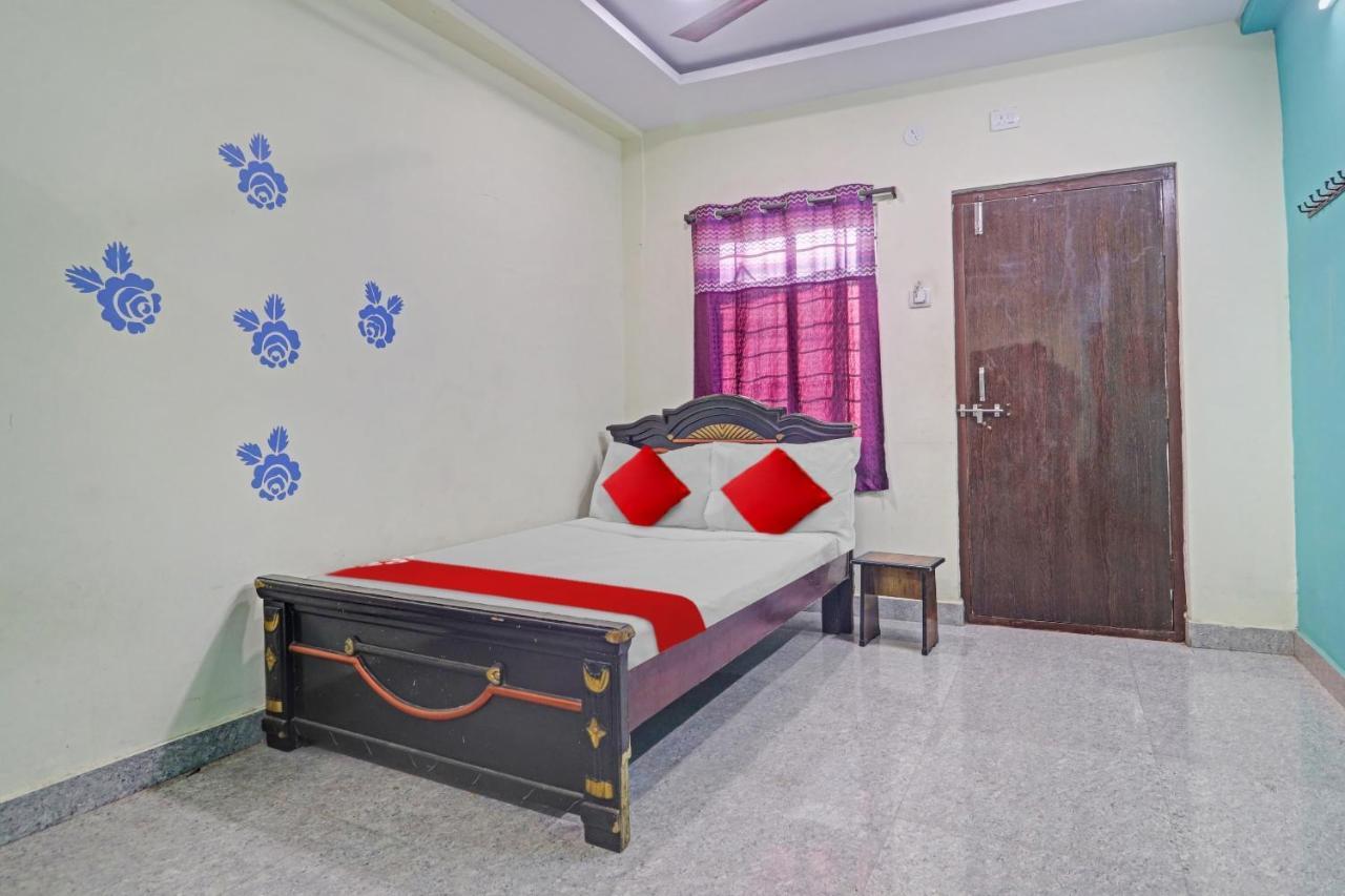 Oyo Flagship 81051 Sri Sai Manikanta Hyderabad