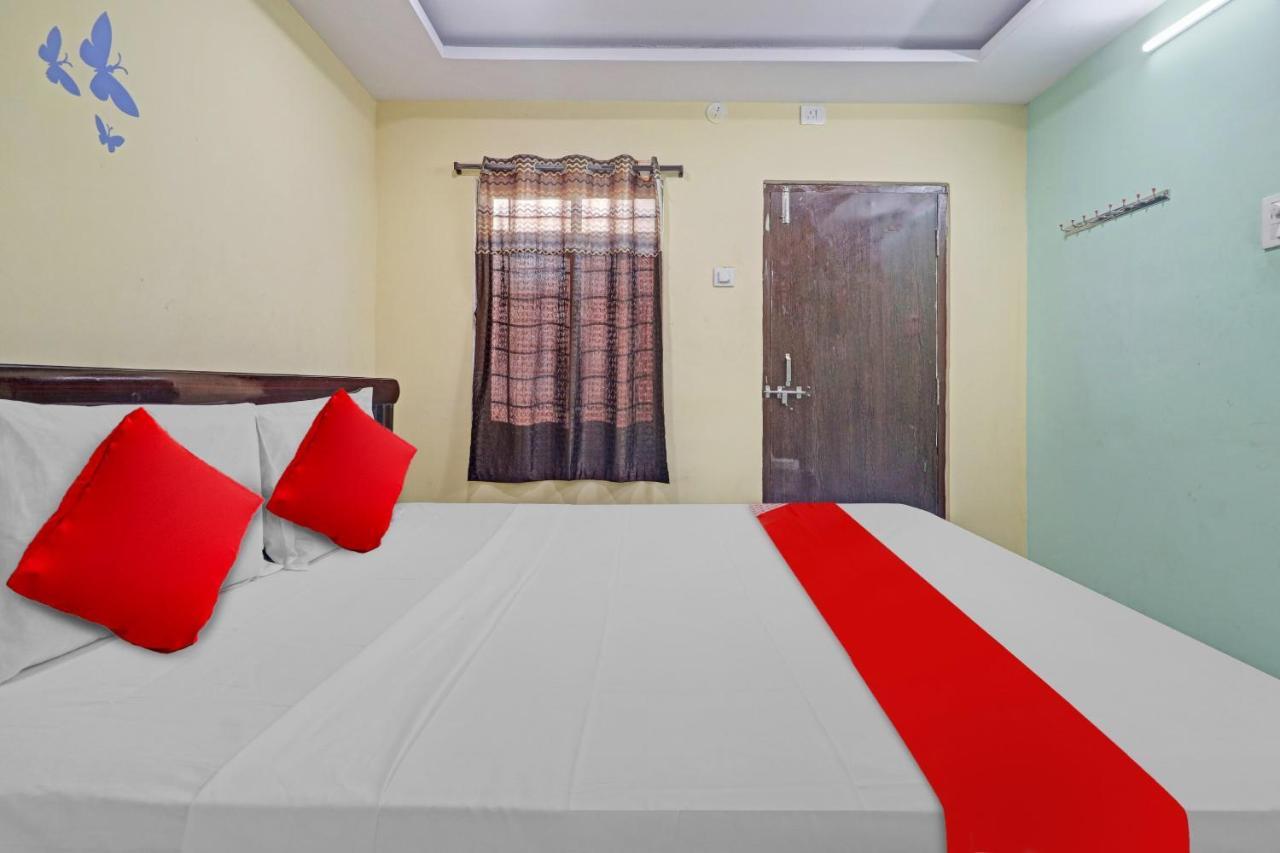 Oyo Flagship 81051 Sri Sai Manikanta 3* Hyderabad