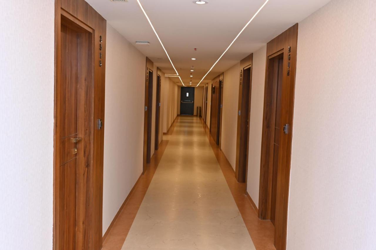 Grand Manor