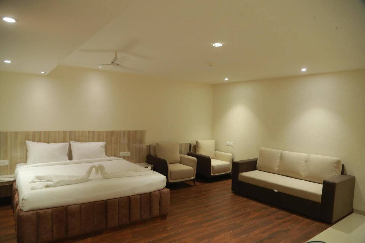 Hotel Grand Manor *