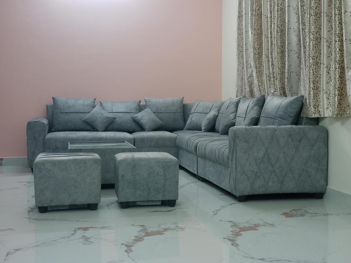 Servostay Kphb Phase 15 New Stunning 3 Bhk - 3rd Floor *