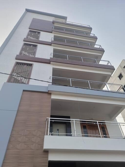 Servostay Kphb Phase 15 New Stunning 3 Bhk - 4th Floor * Hyderabad