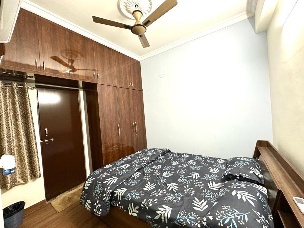 Servostay Kphb Phase 15 New Stunning 3 Bhk - 4th Floor Apartment