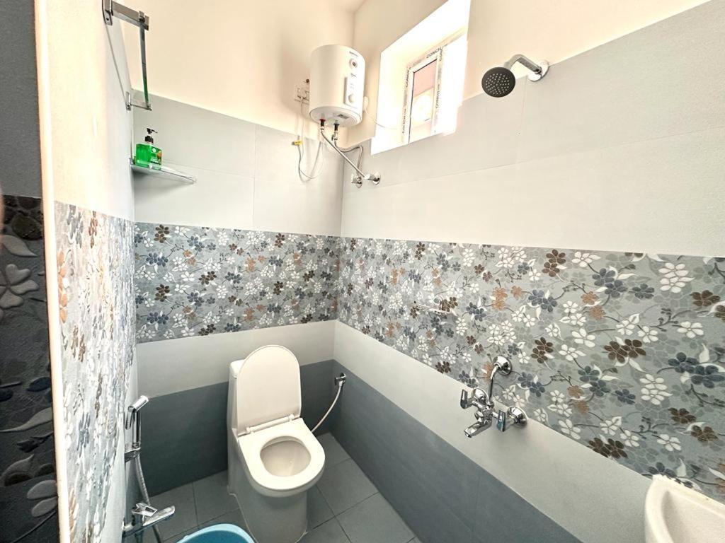 Apartment Servostay Kphb Phase 15 New Stunning 3 Bhk - 4th Floor