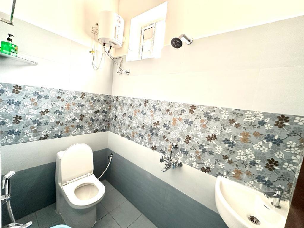 Servostay Kphb Phase 15 New Stunning 3 Bhk - 4th Floor Apartment Hyderabad