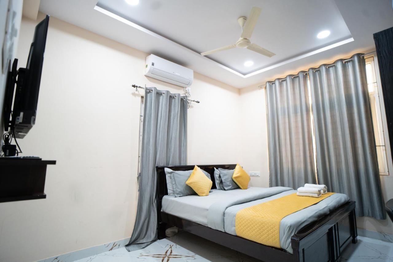 Yellow Bells Gachibowli Hotel