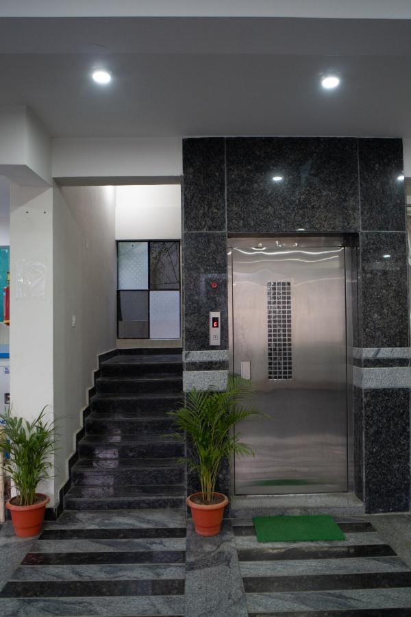 Hotel Yellow Bells Gachibowli 3*