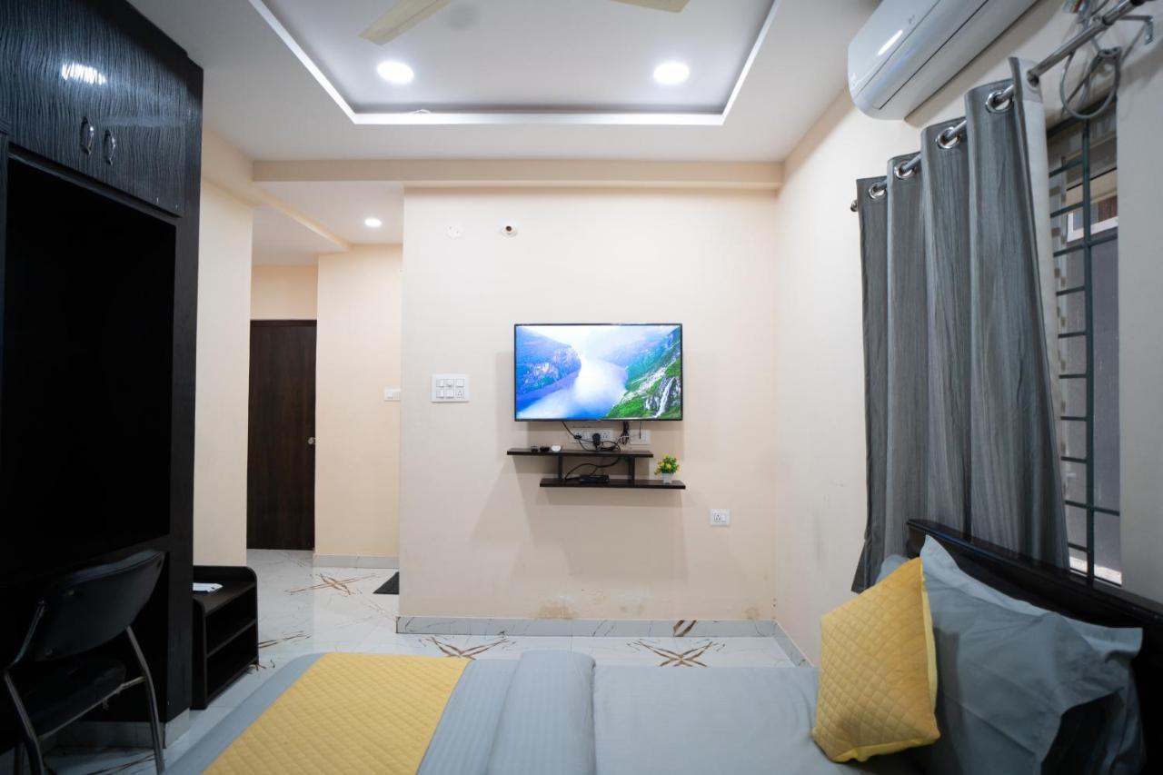 Hotel Yellow Bells Gachibowli 3*