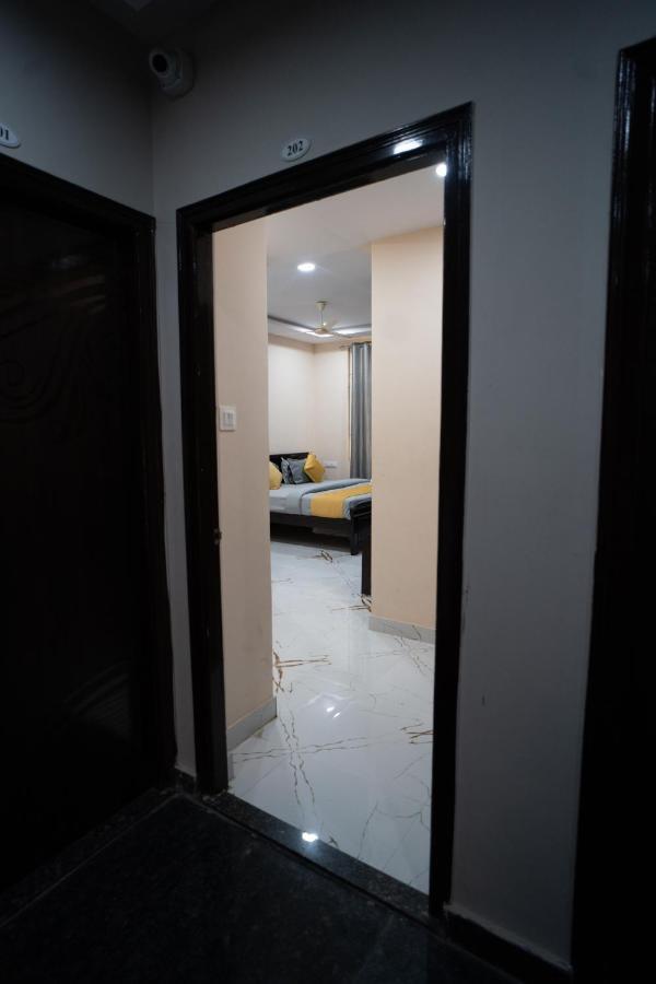 Yellow Bells Gachibowli Hotel Hyderabad