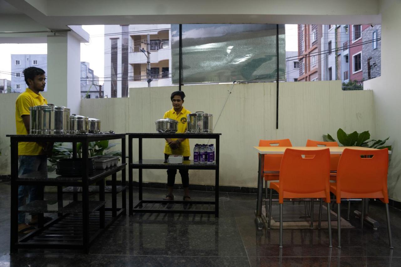 Yellow Bells Gachibowli Hotel 3*