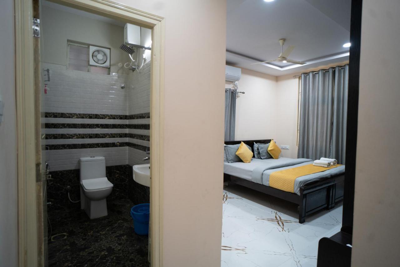 Yellow Bells Gachibowli Hotel