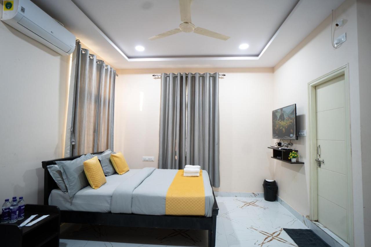 Yellow Bells Gachibowli Hotel