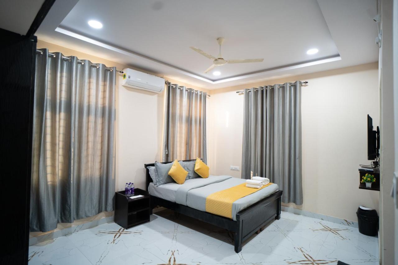 Yellow Bells Gachibowli Hotel