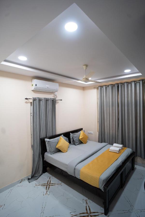 Yellow Bells Gachibowli Hotel
