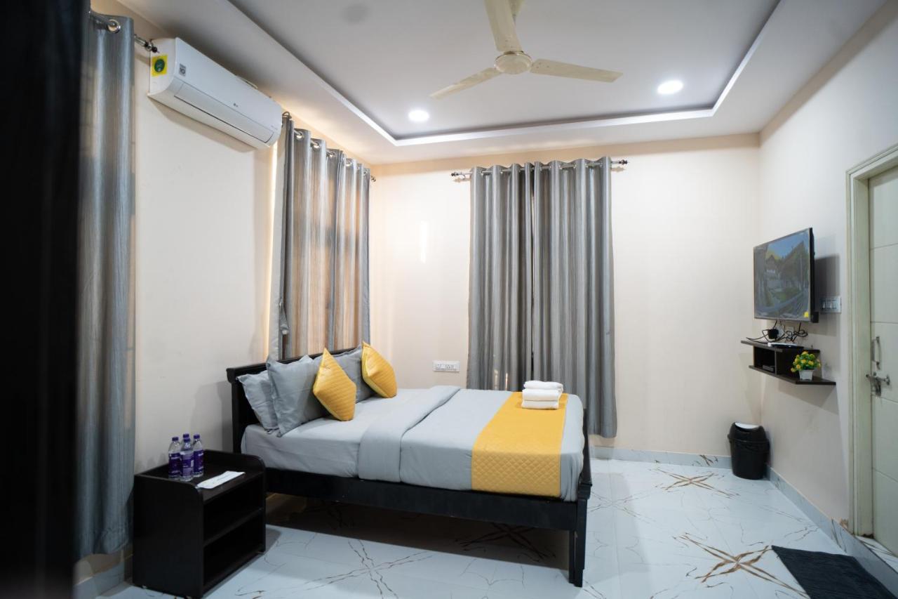 Yellow Bells Gachibowli Hotel Hyderabad