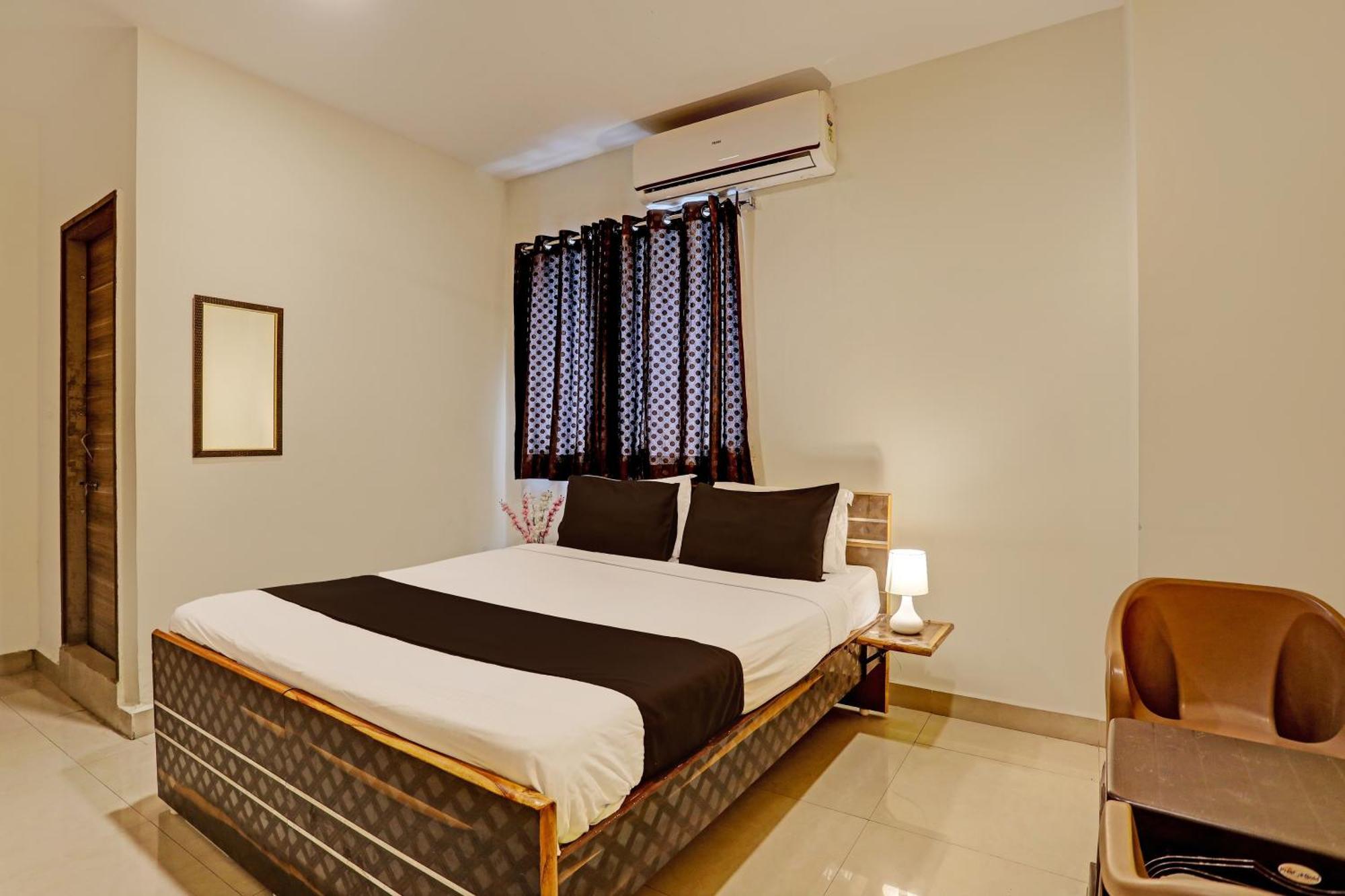 Hotel Super Capital O Saharsh Grand Near Shilparamam 3*