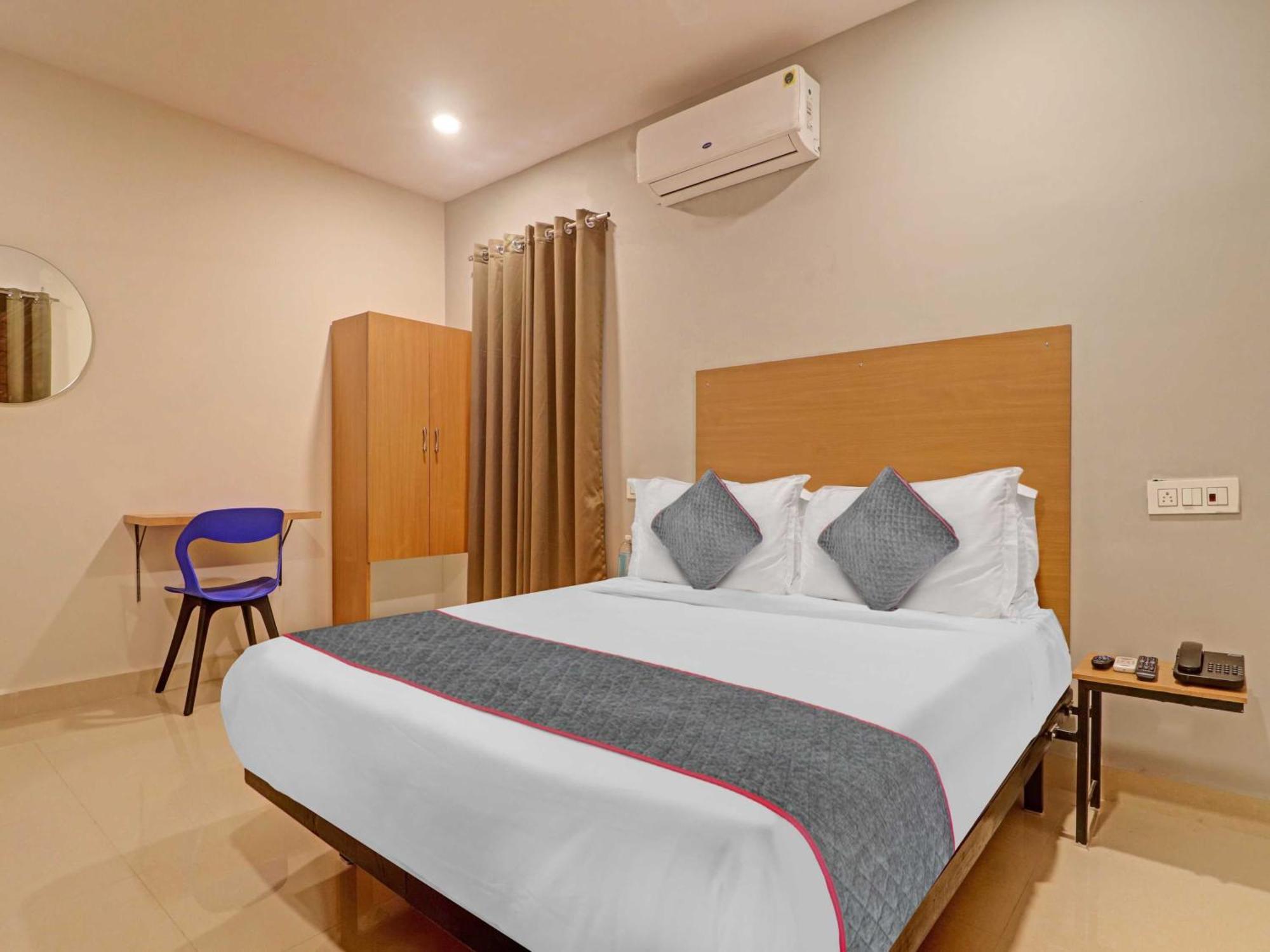 Super Townhouse White Ridge Kphb Opp Jntu Hotel 4*