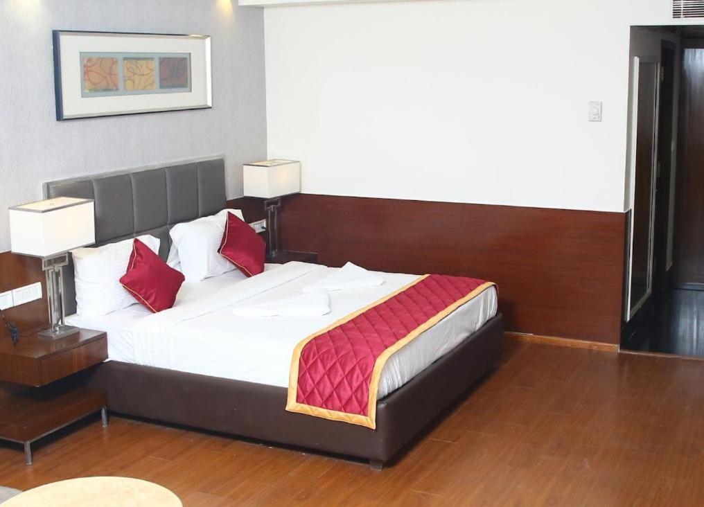The Svm Hotel: Lavish Buffet Breakfast Included Hotel 3*