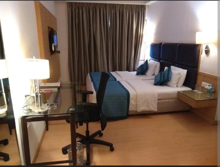 The Svm Hotel: Lavish Buffet Breakfast Included Hotel
