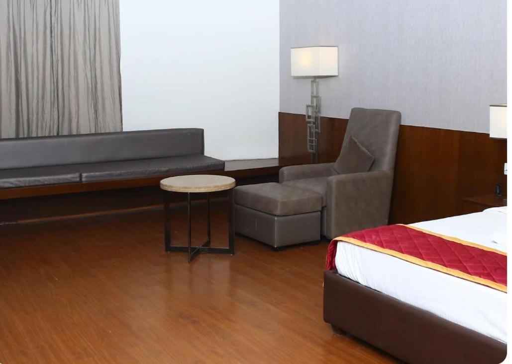The Svm Hotel: Lavish Buffet Breakfast Included 3* Hyderabad