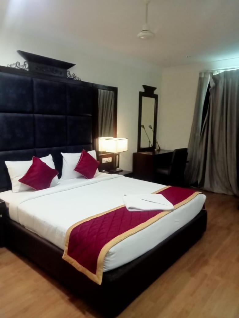 Hotel Svm Pride Banjara-hot Live Counter-road View Stay- Free Lavish Buffet Breakfast-18 Percent Off In Restaurant Food Order