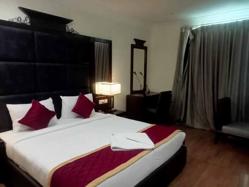 Hotel Svm Pride Banjara-hot Live Counter-road View Stay- Free Lavish Buffet Breakfast-18 Percent Off In Restaurant Food Order